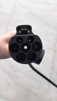 Зарядная станция на стенке с двойным разъемом 14 кВт и расширенная для быстрой зарядки электромобилей